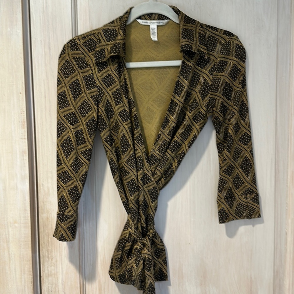 Diane Von Furstenberg wrap silk top size 4